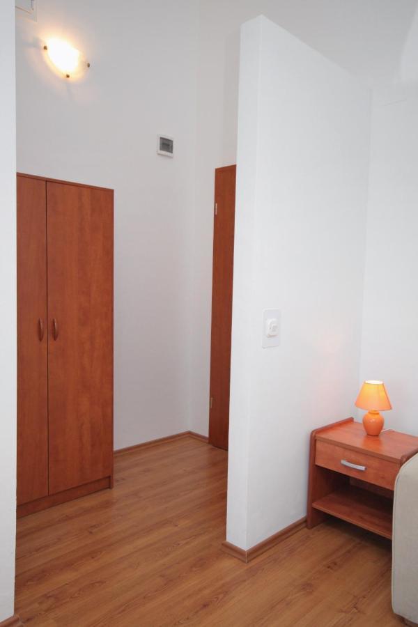 Apartments And Rooms With Parking Space Njivice, Krk - 5458 Zewnętrze zdjęcie