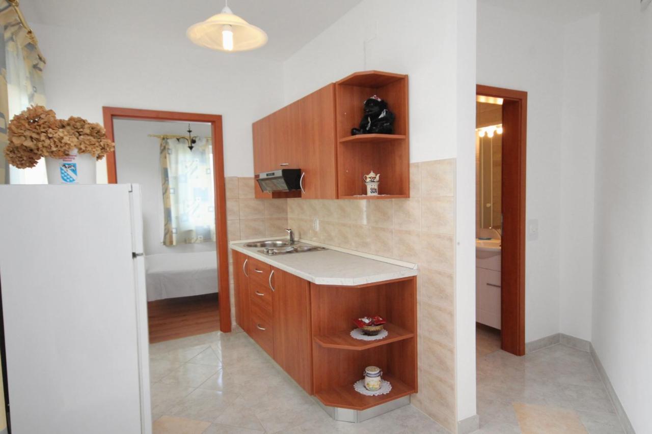 Apartments And Rooms With Parking Space Njivice, Krk - 5458 Zewnętrze zdjęcie
